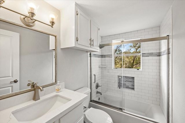 7908 Pin Oak Road, Alvin, TX 77511