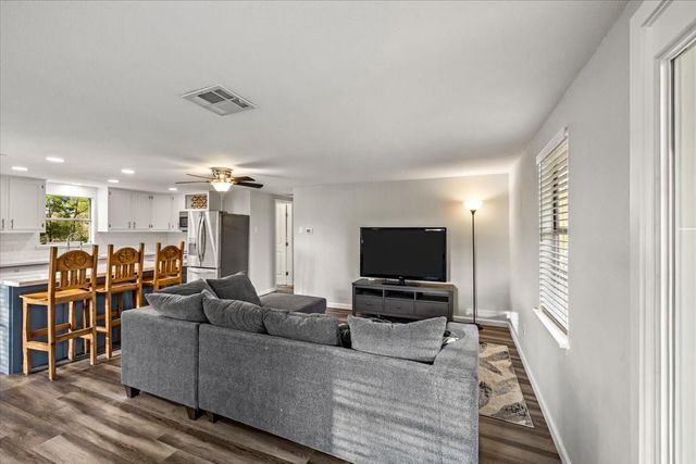 7908 Pin Oak Road, Alvin, TX 77511