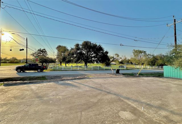 927 27th Street, San Leon, TX 77539