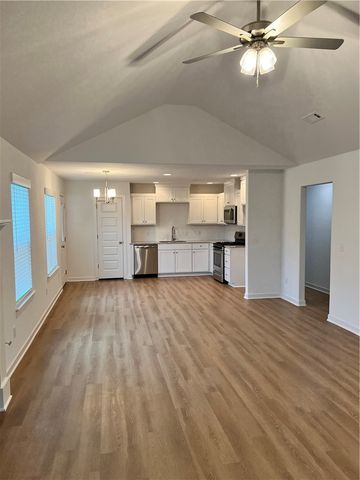 502 Cresswell Drive, Fayetteville, AR 72704