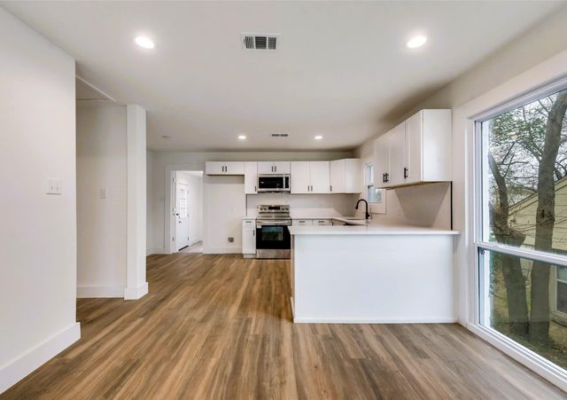 1411 Arborvitae Avenue, Dallas, TX 75224