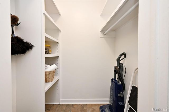 2820 Woodslee Drive 410, Royal Oak, MI 48073