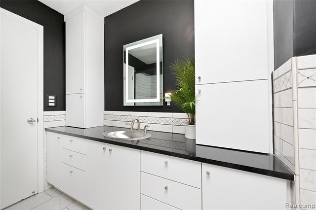 2820 Woodslee Drive 410, Royal Oak, MI 48073