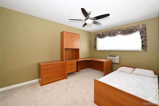 2820 Woodslee Drive 410, Royal Oak, MI 48073