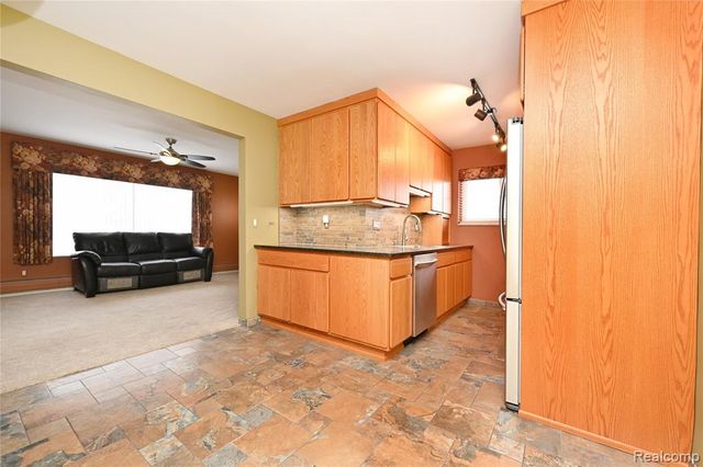 2820 Woodslee Drive 410, Royal Oak, MI 48073