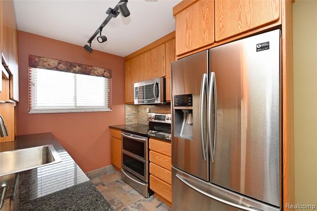 2820 Woodslee Drive 410, Royal Oak, MI 48073