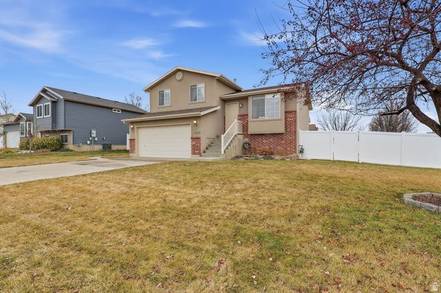 2329 W 1680 N, Clinton, UT 84015