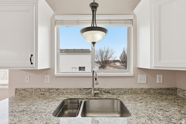 2329 W 1680 N, Clinton, UT 84015