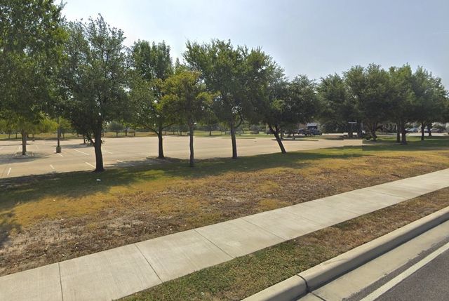 5900 North Freeway, Fort Worth, TX 76137