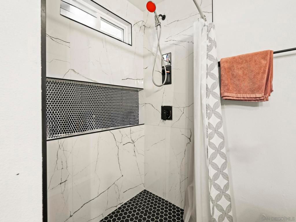 Image 13 of property listing at 10252 Santana Street, Santee, CA 92071