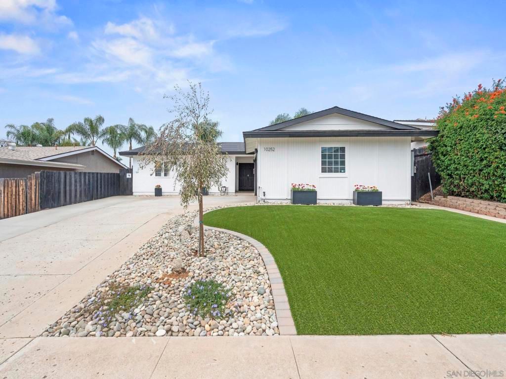 Image 3 of property listing at 10252 Santana Street, Santee, CA 92071