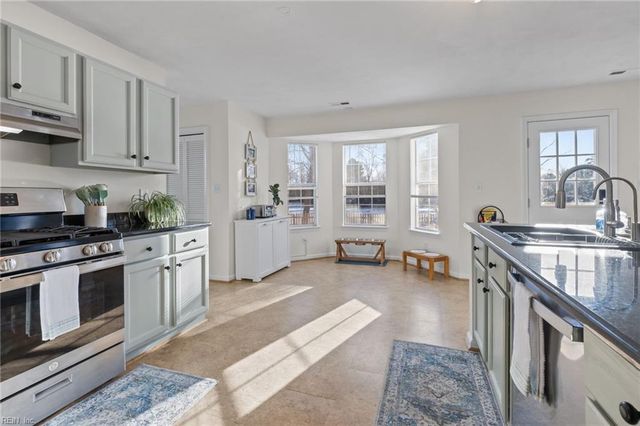 404 Adorn CT, Suffolk, VA 23434