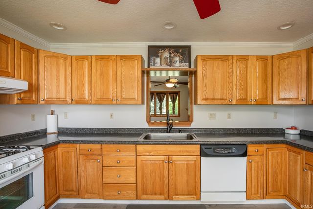 10787 N 300 W, Huntington, IN 46750