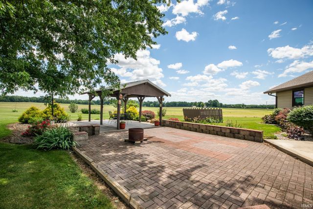 10787 N 300 W, Huntington, IN 46750