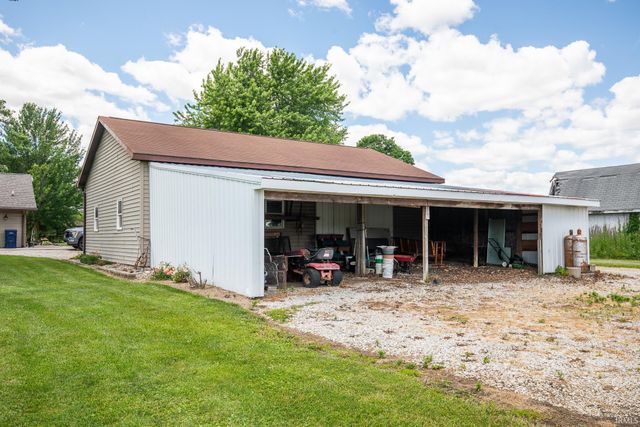 10787 N 300 W, Huntington, IN 46750