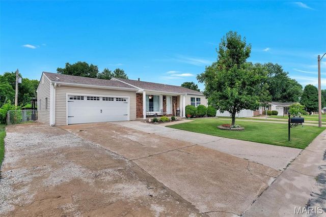 3256 Janton Lane, St Charles, MO 63301
