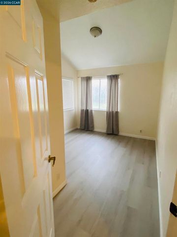 1729 Alum Rock Ct, Modesto, CA 95358