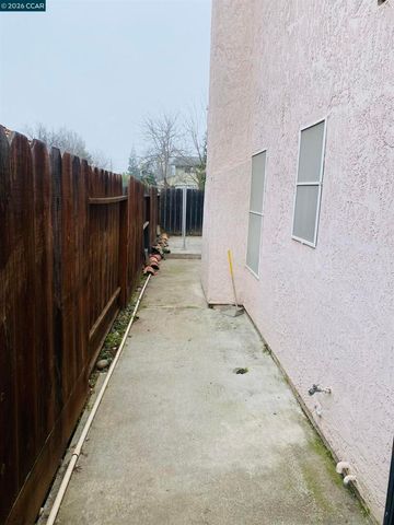 1729 Alum Rock Ct, Modesto, CA 95358