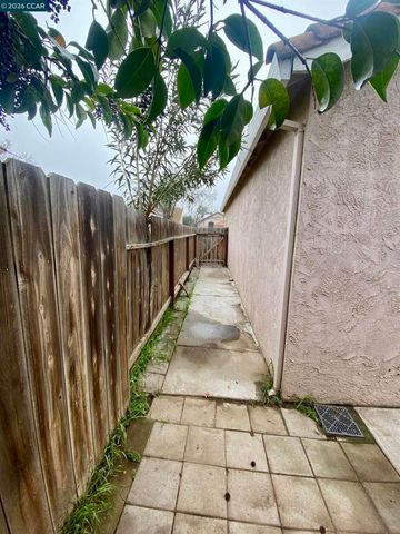1729 Alum Rock Ct, Modesto, CA 95358