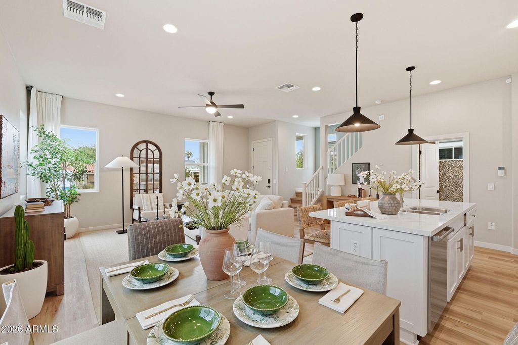 Image 11 of property listing at 134 W HOLCOMB Lane, Phoenix, AZ 85003
