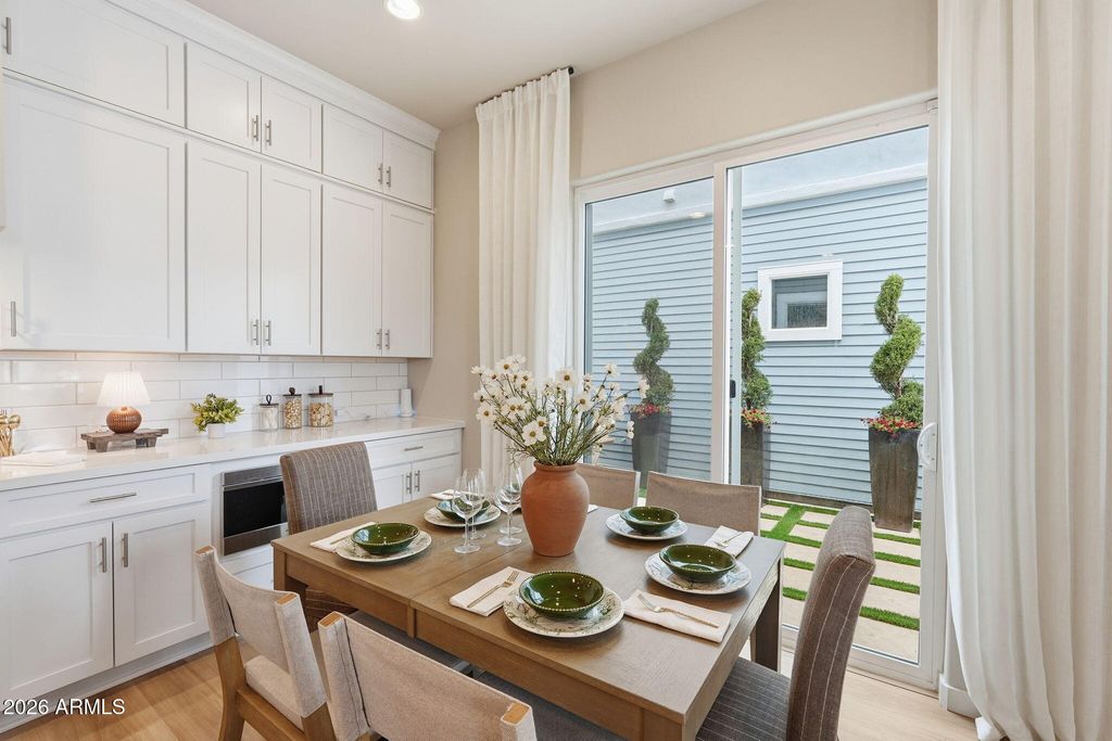 Image 12 of property listing at 134 W HOLCOMB Lane, Phoenix, AZ 85003
