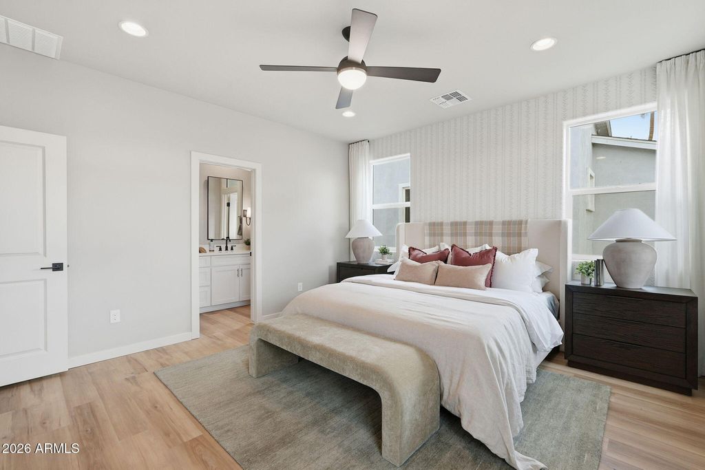 Image 16 of property listing at 134 W HOLCOMB Lane, Phoenix, AZ 85003