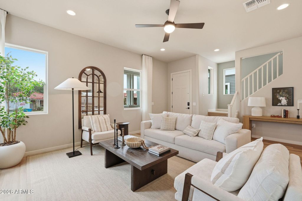Image 9 of property listing at 134 W HOLCOMB Lane, Phoenix, AZ 85003