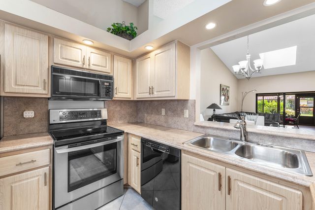 6375 KINGS GATE Circle, Delray Beach, FL 33484