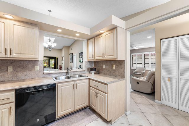 6375 KINGS GATE Circle, Delray Beach, FL 33484