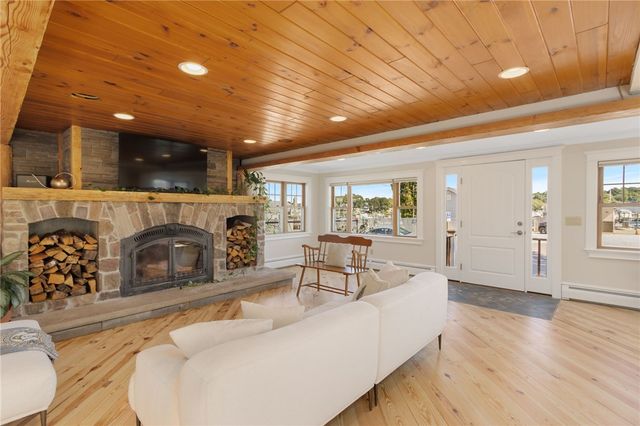 27 Seminole Street, Warwick, RI 02889