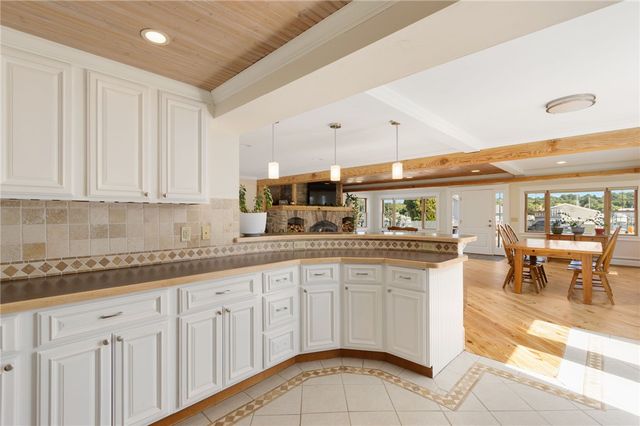 27 Seminole Street, Warwick, RI 02889