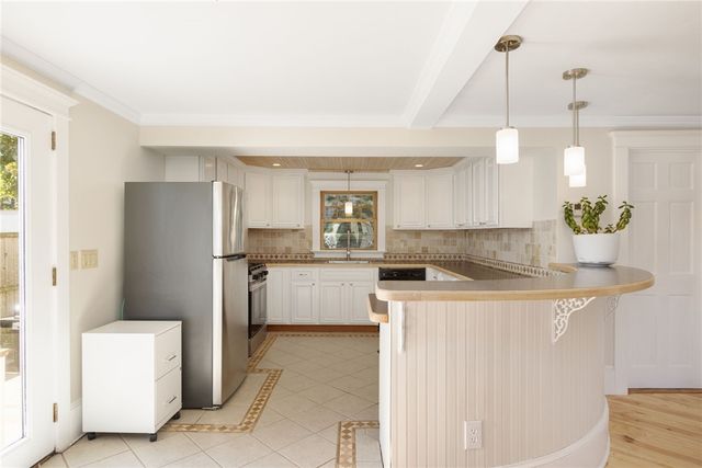 27 Seminole Street, Warwick, RI 02889
