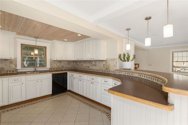 27 Seminole Street, Warwick, RI 02889
