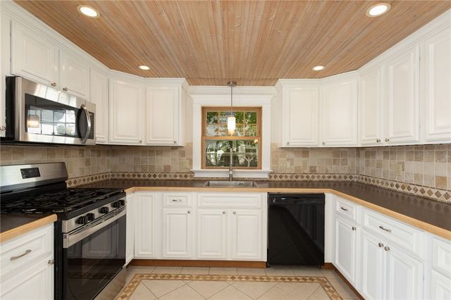 27 Seminole Street, Warwick, RI 02889