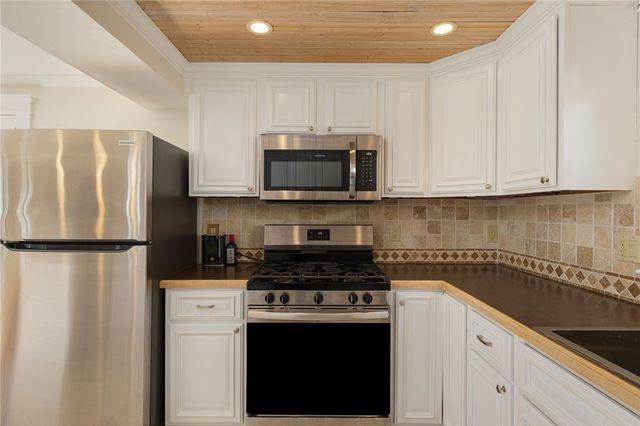 27 Seminole Street, Warwick, RI 02889
