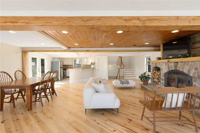 27 Seminole Street, Warwick, RI 02889