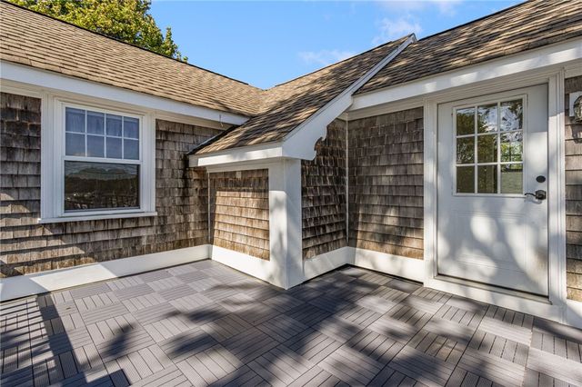 27 Seminole Street, Warwick, RI 02889