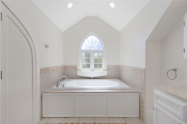27 Seminole Street, Warwick, RI 02889