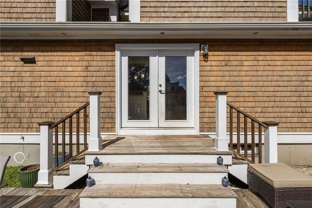 27 Seminole Street, Warwick, RI 02889
