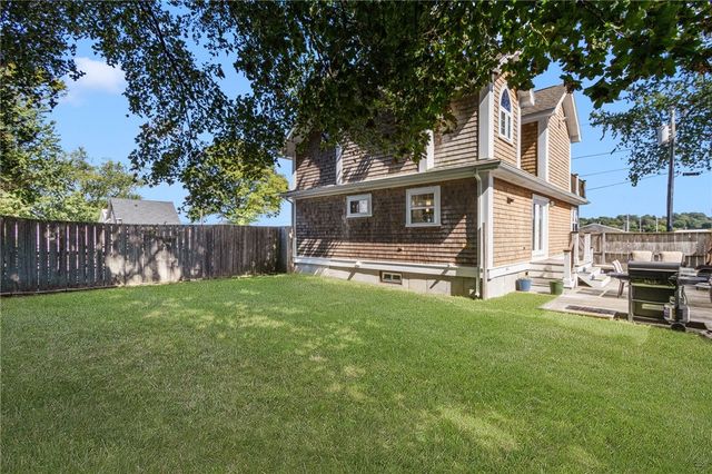 27 Seminole Street, Warwick, RI 02889