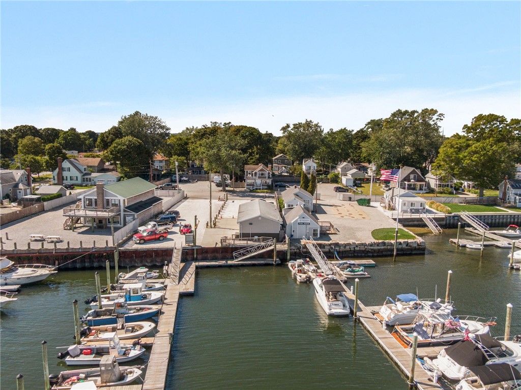 27 Seminole Street, Warwick, RI 02889