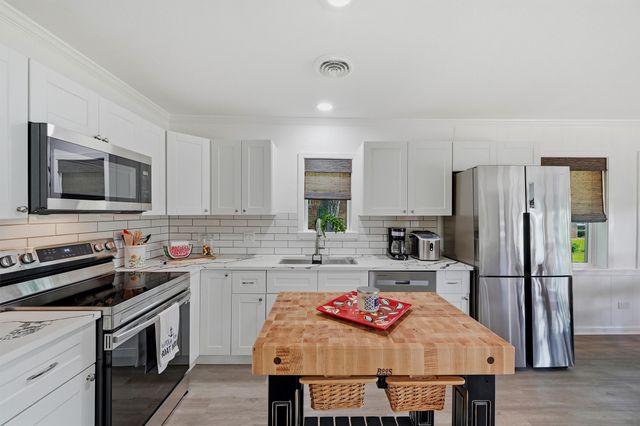 1118 Kiowa Drive W, Gainesville, TX 76240