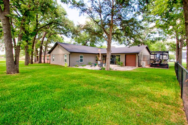 1118 Kiowa Drive W, Gainesville, TX 76240