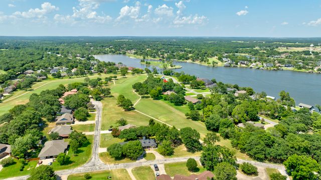 1118 Kiowa Drive W, Gainesville, TX 76240