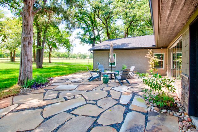 1118 Kiowa Drive W, Gainesville, TX 76240