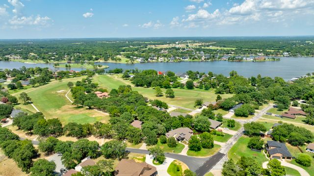 1118 Kiowa Drive W, Gainesville, TX 76240