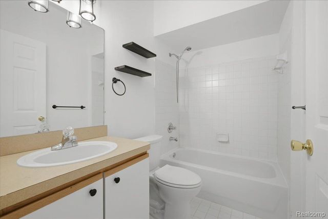1980 Monarch Drive 23, Shelby Charter Township, MI 48316