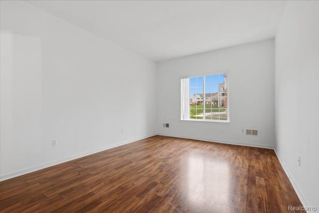 1980 Monarch Drive 23, Shelby Charter Township, MI 48316