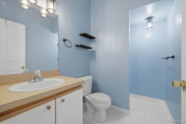 1980 Monarch Drive 23, Shelby Charter Township, MI 48316