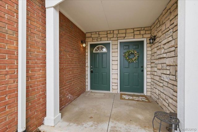 1980 Monarch Drive 23, Shelby Charter Township, MI 48316